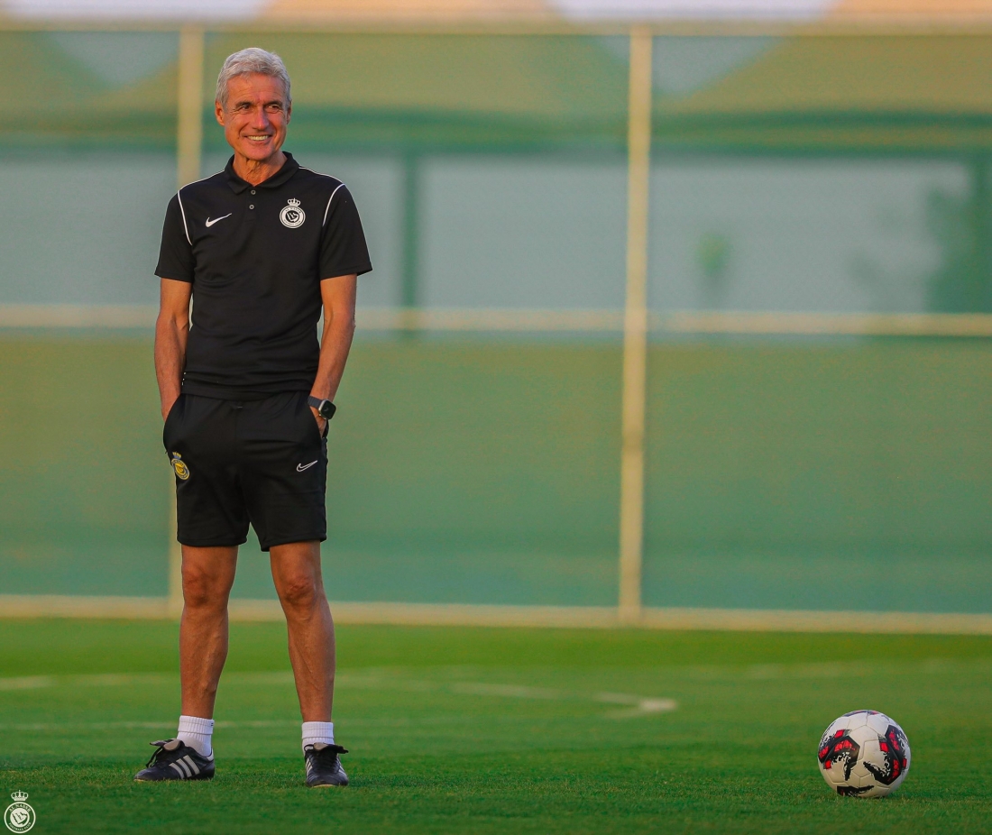 Lu�s Castro wins Arab Champions Cup