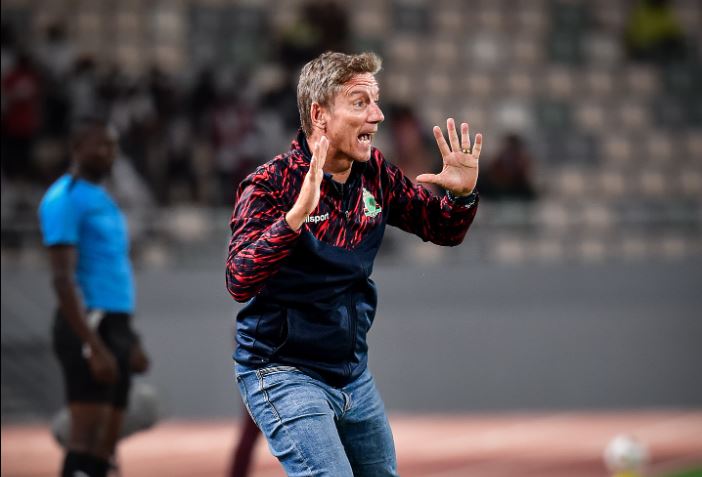 Alexandre Santos entra a ganhar na Champions africana