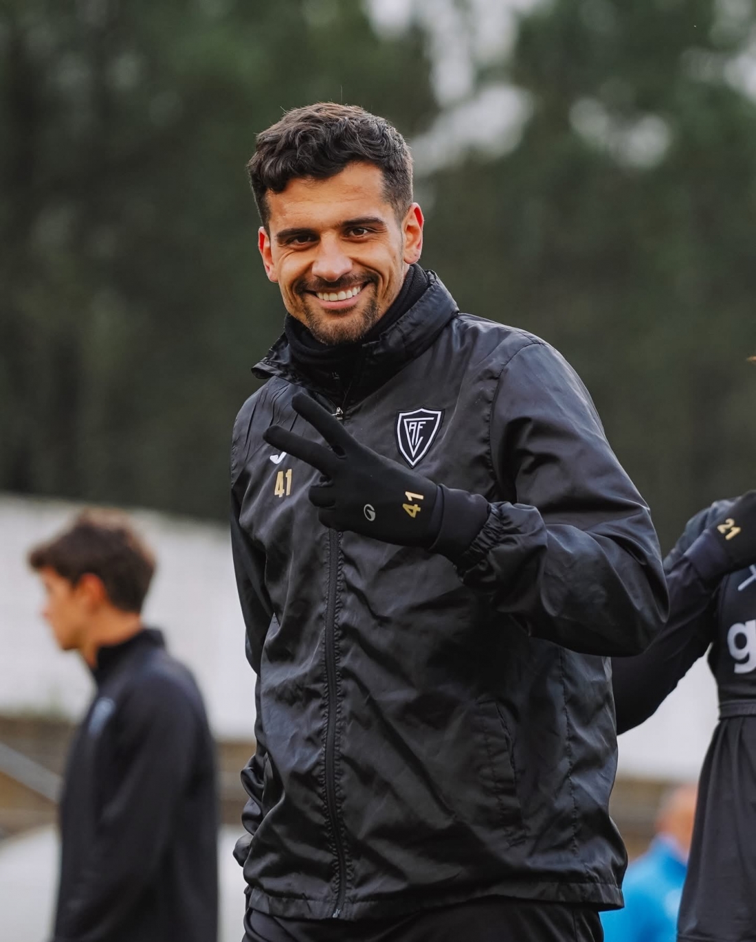 Anthony Correia ganha na luta pela subida