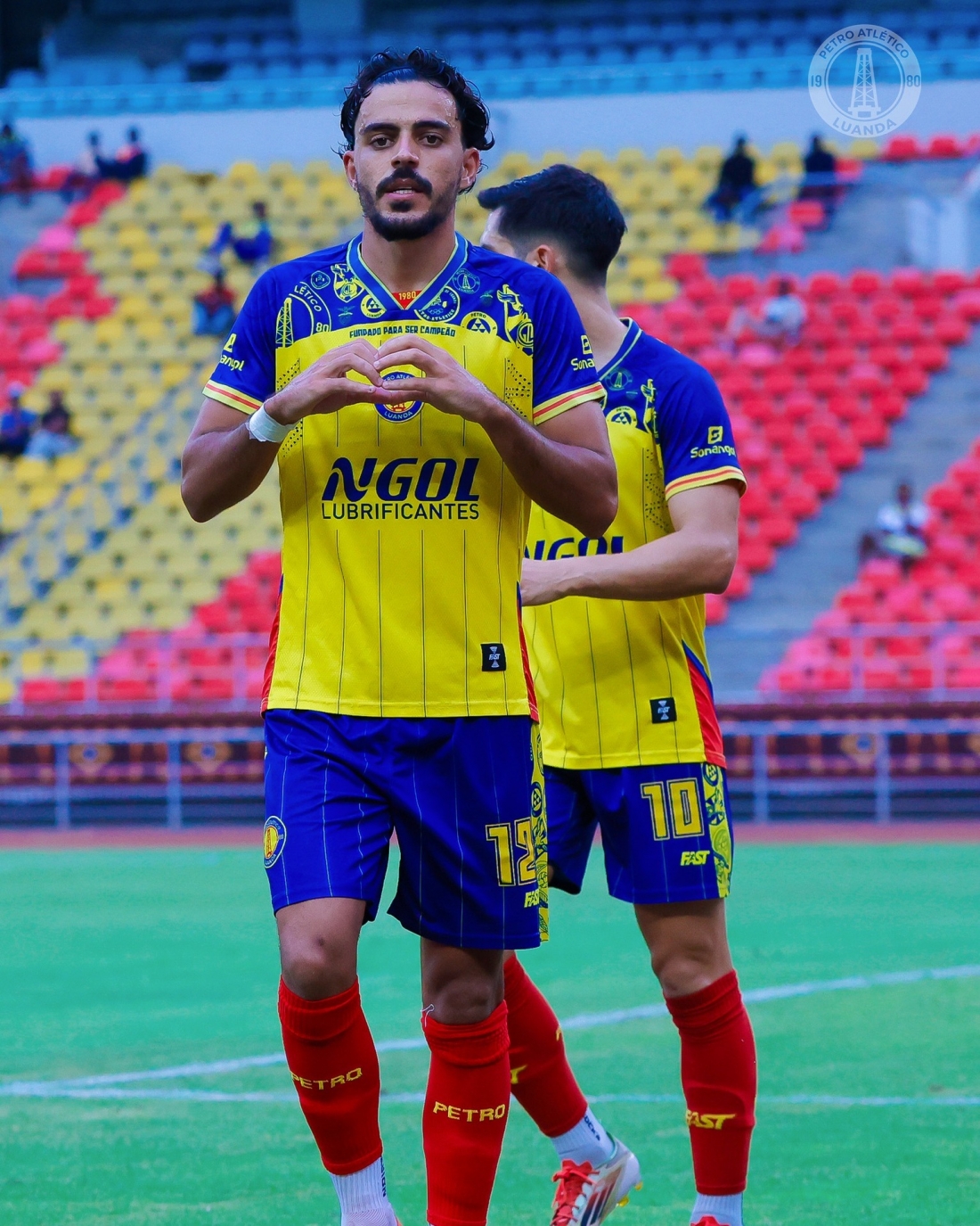 Benny marca, Toro assiste e Petro avan�a na Ta�a