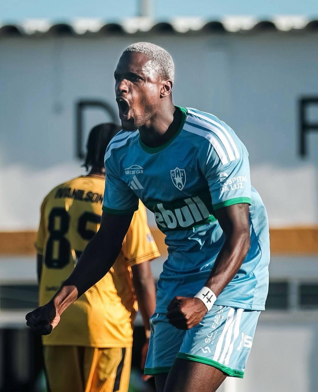 Jefferson Encada assiste e Estrela avan�a na Ta�a