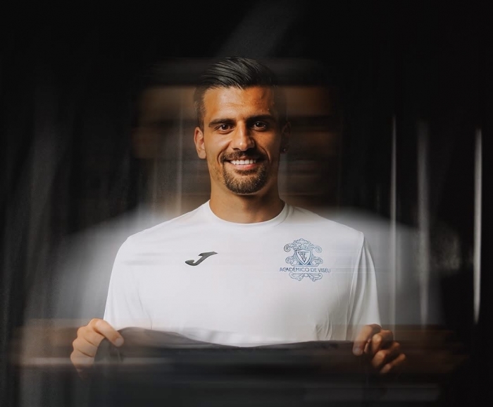 Anthony Correia renova pelo Ac. Viseu
