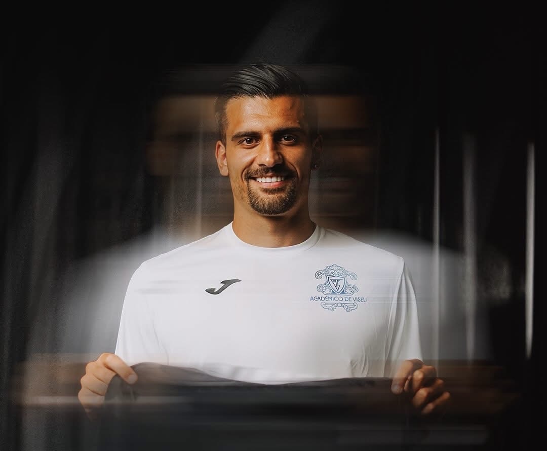 Anthony Correia renova pelo Ac. Viseu