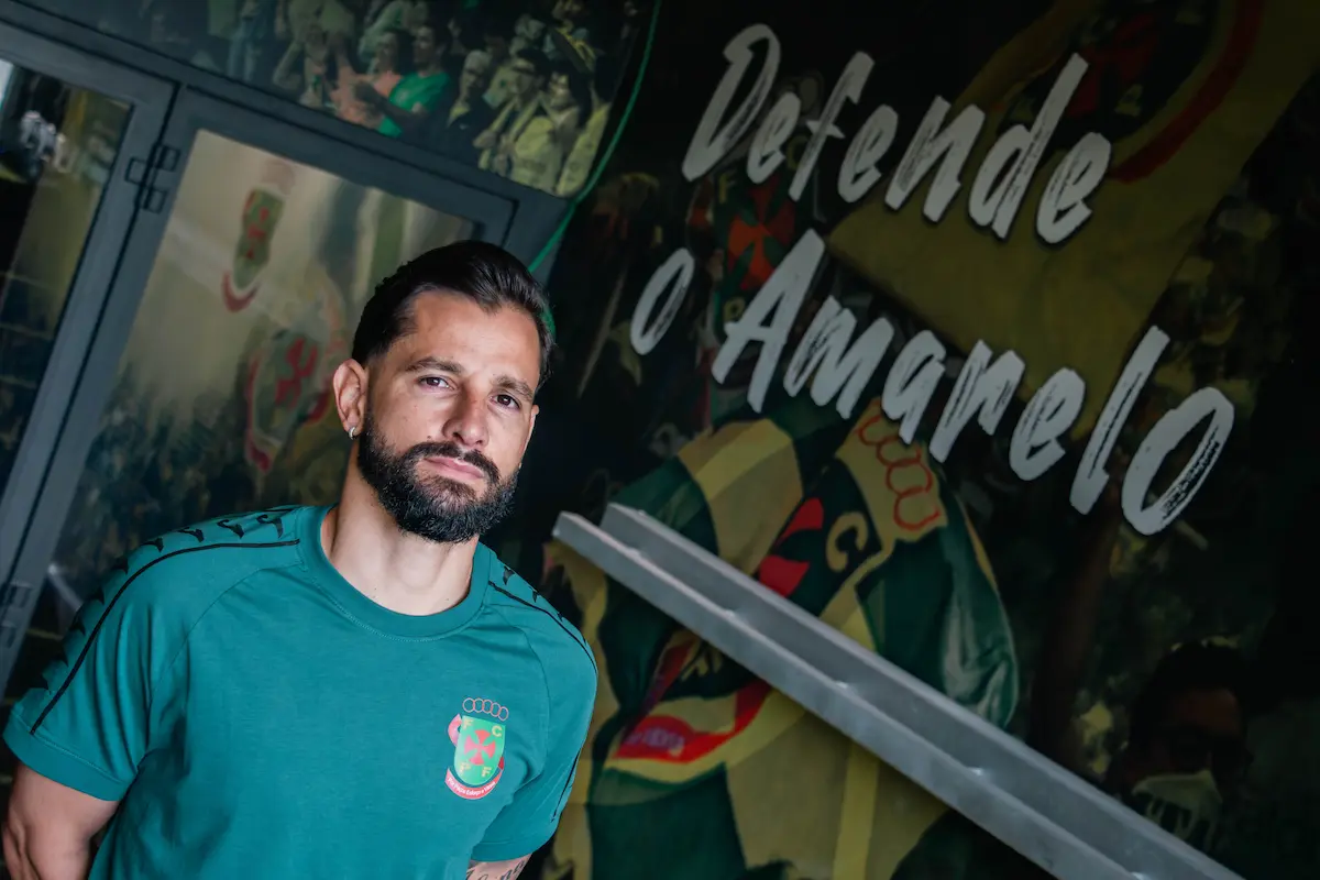 Higor Platiny refor�a Pa�os de Ferreira 